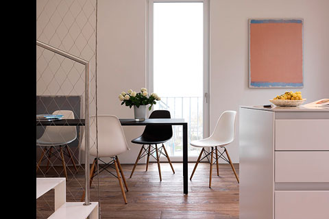 dining room with Eames Plastic Side Chair DSW, bouquet of white roses on the table